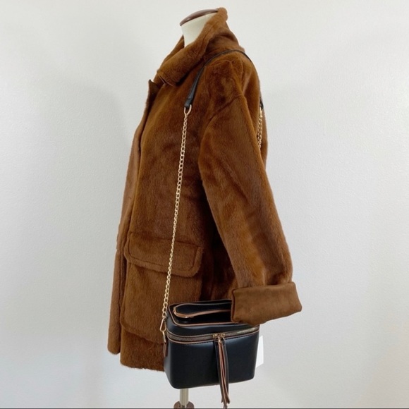 Camera Bag-style crossbody - Picture 9 of 10